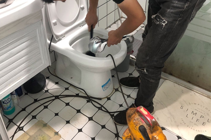 乌坡镇马桶堵塞自己疏通还是找师傅？专业上门服务让你省时更省心